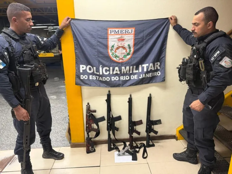 Polícia Militar prende cinco e apreende quatro fuzis em operação no Complexo do Fonseca, em Niterói