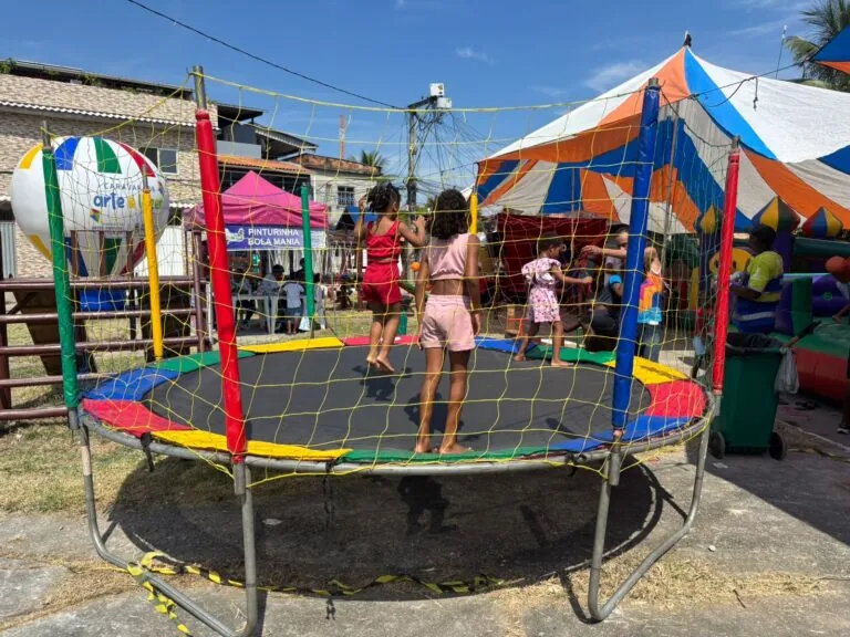 Caravana de Arte e Lazer leva pula-pula, personagens e pipoca às praças do Coroado e Zé Garoto neste fim de semana