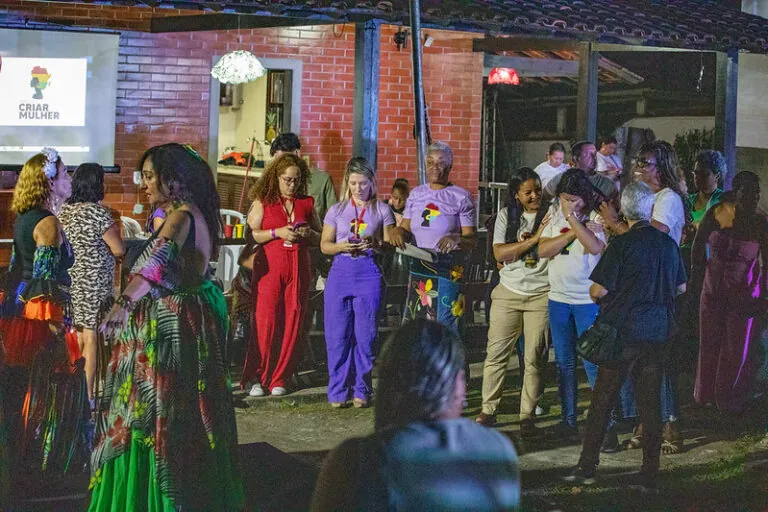 Mulheres participam de atividades em novo espaço de empreendedorismo e empoderamento feminino em Maricá.