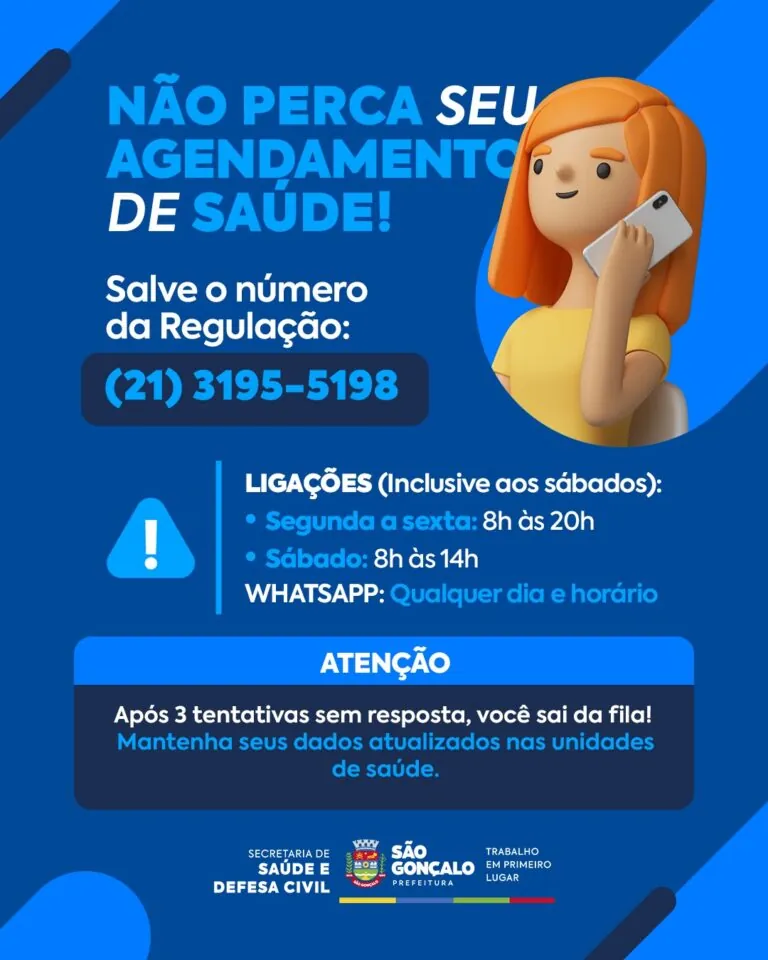 Paciente utilizando celular para ver mensagem de agendamento de consulta ou exame da Central de Regulação de São Gonçalo.