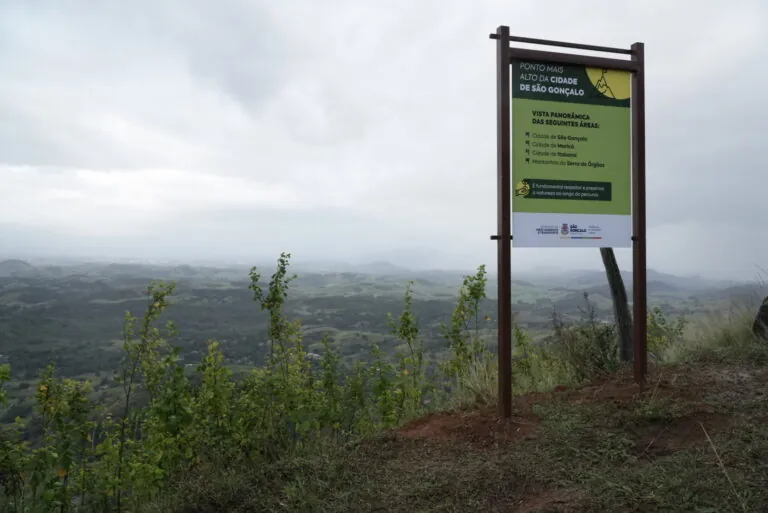 Área de Proteção Ambiental Alto do Gaia em São Gonçalo, cenário da implementação do Plano de Manejo ambiental.