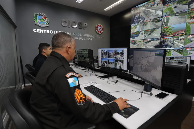 Moto apreendida em Maricá após roubos, identificada por tecnologia de segurança da prefeitura.