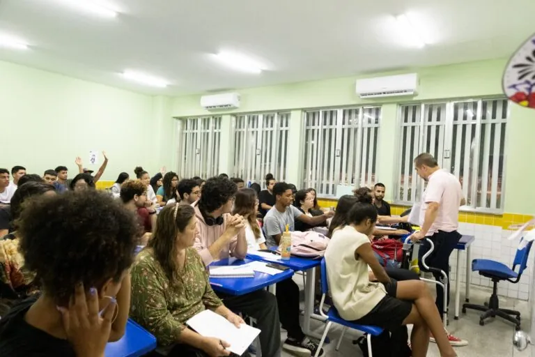 Estudantes aprovados do curso pré-militar gratuito de Maricá que ingressarão na Marinha do Brasil em 2027.