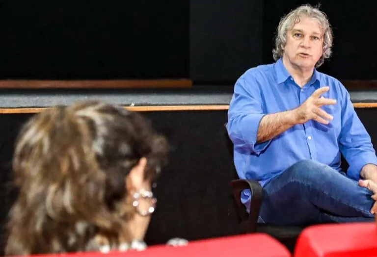Secretário de Cultura de Maricá, Sady Bianchin, em coletiva de imprensa sobre o Festival de Cinema e Política.