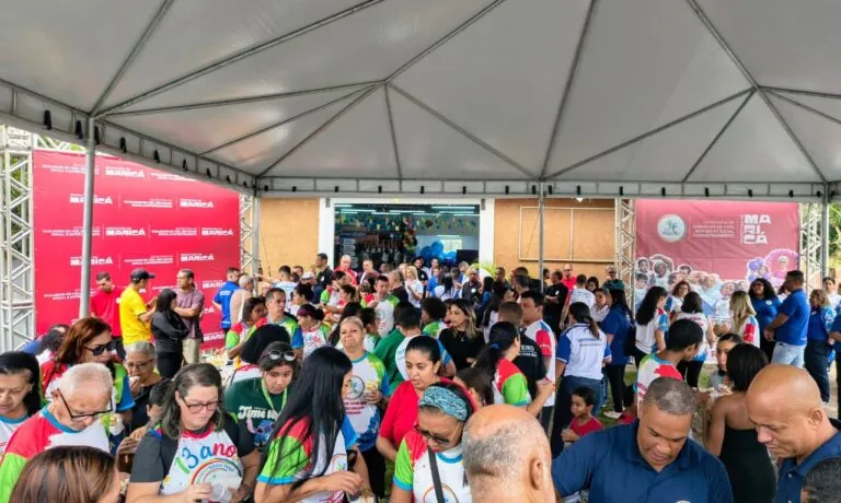 Moradores de Ubatiba, Maricá, participam de atividades físicas em evento do programa Viver Bem.