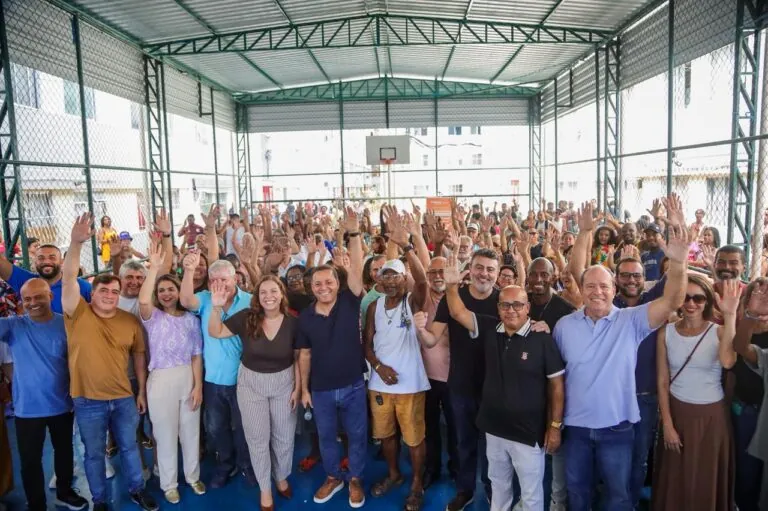 Caravana da REURB-RJ em Niterói discute regularização fundiária e moradia digna para a população.