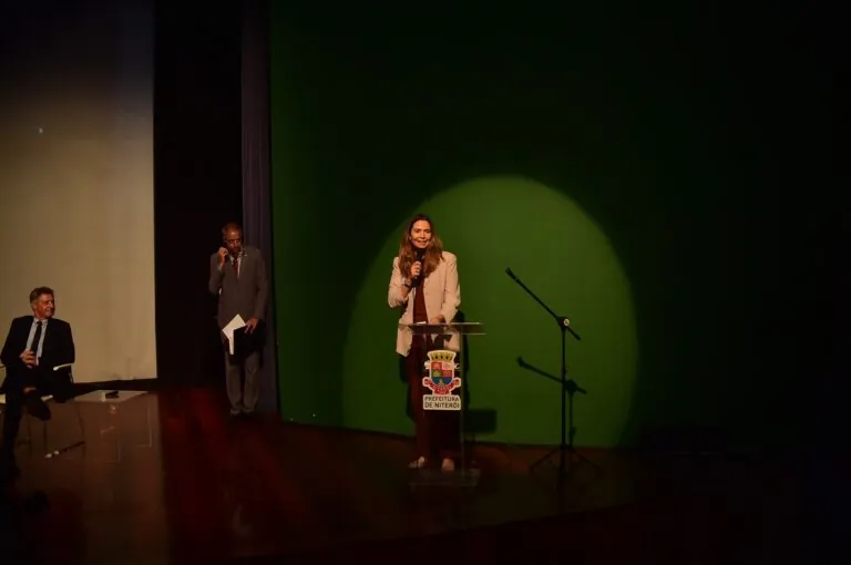 Vice-prefeita Isabel Swan e secretário Luiz Carlos Gallo em seminário sobre Lei de Incentivo ao Esporte em Niterói.