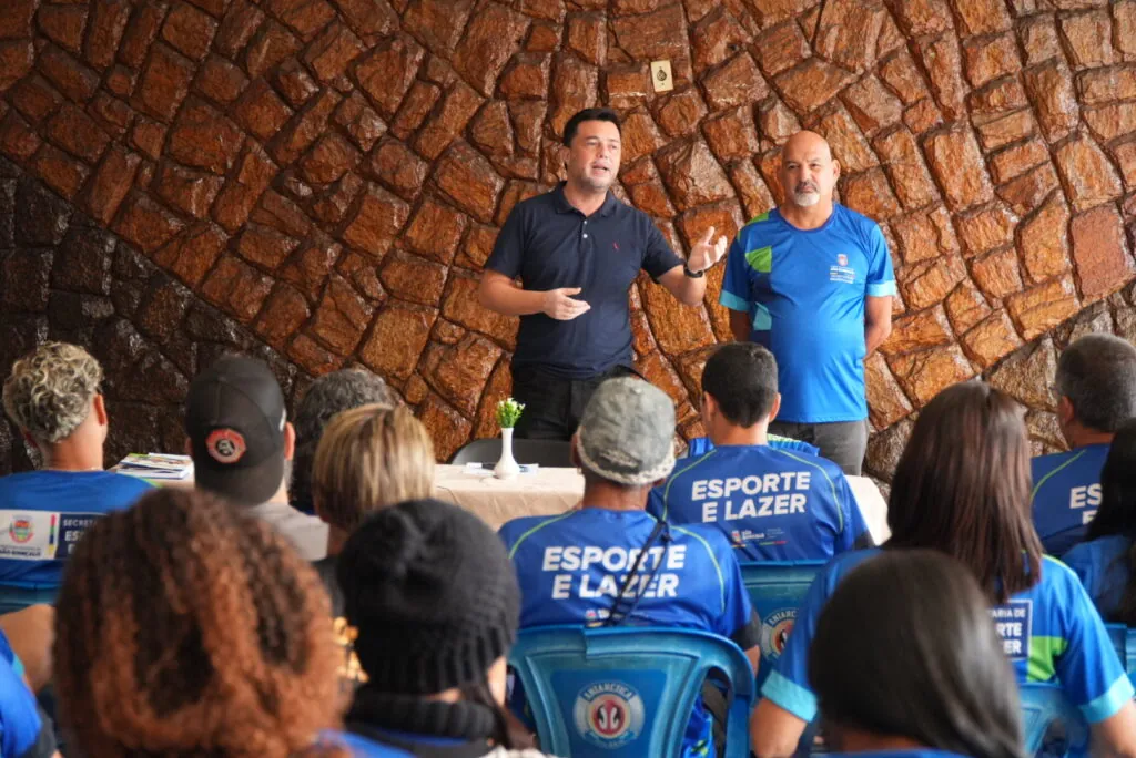 Crianças e adolescentes de São Gonçalo participam de atividades esportivas do novo projeto da prefeitura.
