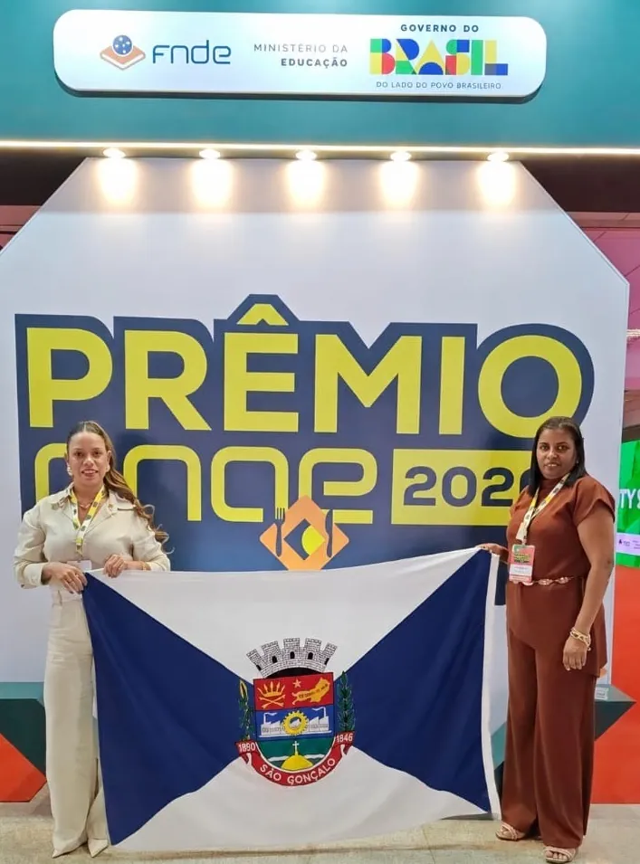 Diretora e professora de escola de São Gonçalo recebem prêmio do FNDE em Brasília por projeto de agricultura familiar.