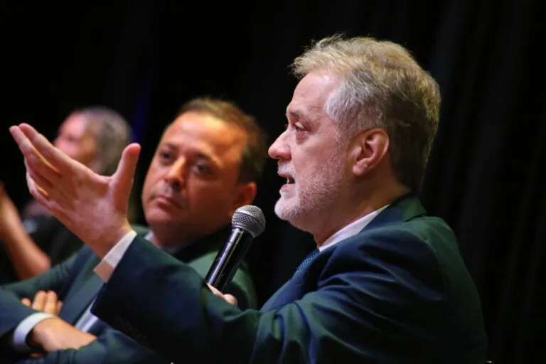 Prefeito de Niterói e reitor da UFF em conferência da SBPC sobre ciência e políticas públicas