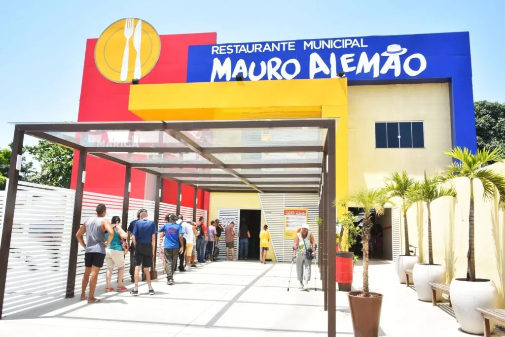 Restaurante Municipal Mauro Alemão em Maricá serve refeições a preços acessíveis.