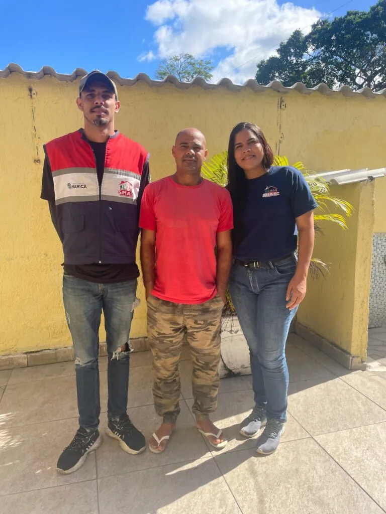 Homem em situação de rua, Marcos Paulo Oliveira, com apoio da Prefeitura de Maricá, conseguiu emprego.
