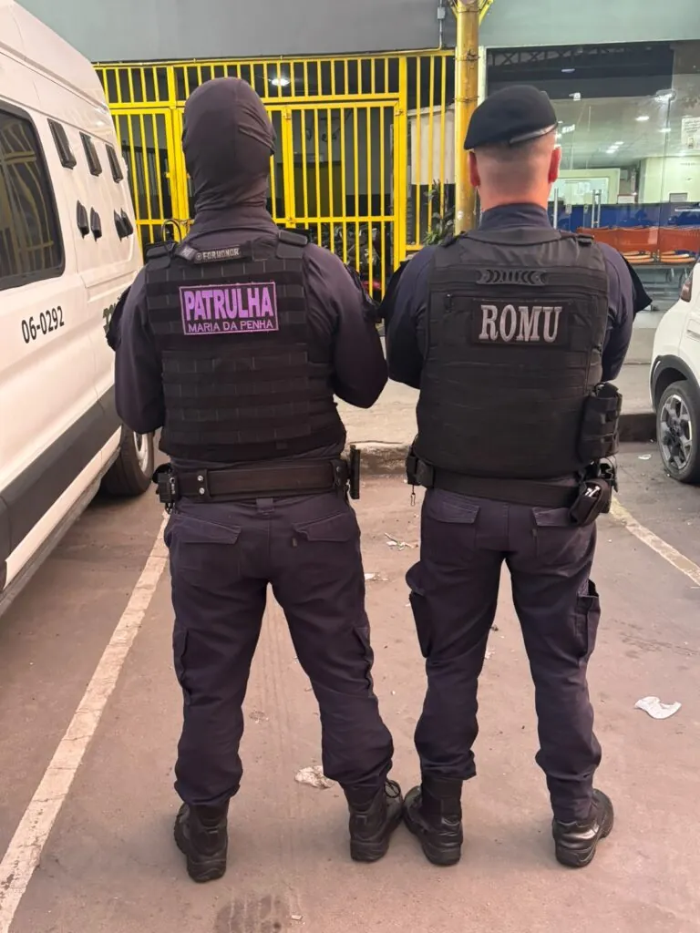 Guarda Municipal de São Gonçalo prende dupla acusada de roubar farmácia no bairro Alcântara.