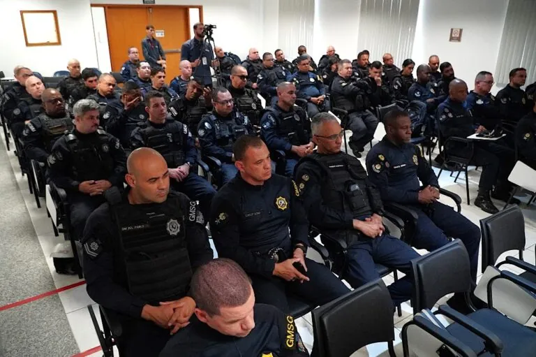 Agentes do grupamento ROMU da Guarda Municipal de São Gonçalo participam de capacitação jurídica no MPRJ.