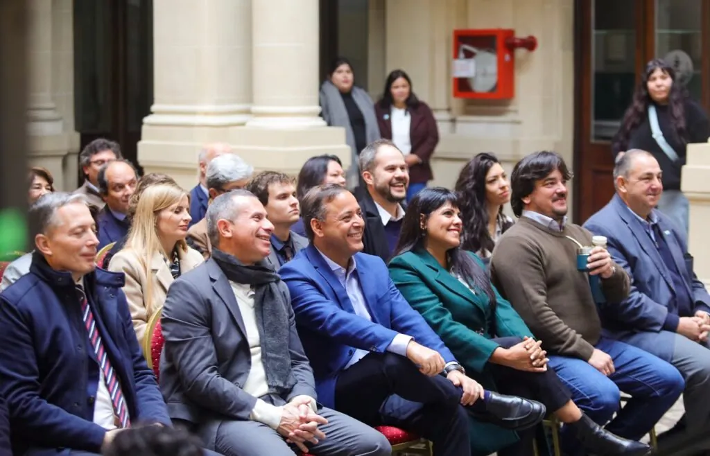 Rodrigo Neves, prefeito de Niterói e presidente da Mercociudades, apresenta balanço em Quilmes, Argentina.