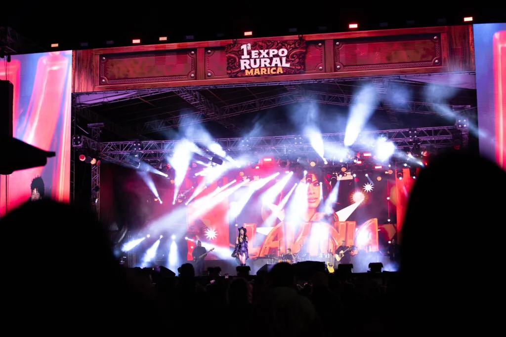 Cantora Simone Mendes se apresenta para grande público na Expo Rural de Maricá, no Espraiado.