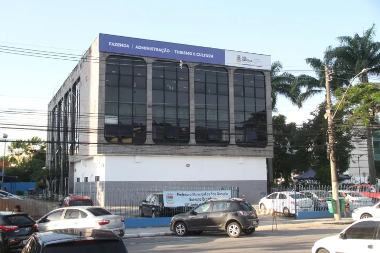 Servidores de São Gonçalo em palestra sobre Setembro Amarelo focada em saúde mental e valorização da vida.